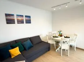111 - Beachside Renovated 1BR apt 5 min from Beach