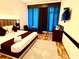 Kasauli View Resort Kasauli # Parking # lift # Garden # Restaurant # Open Terrace # On Road Location，位于卡绍利的酒店