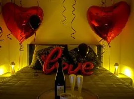 Romantic Tiny House Private Jacuzzi Cinema Netflix