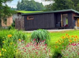Beautiful 1 bedroom village house among fields，位于Zdynia的酒店