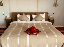 Arawan Luxury Desert Camp，位于Mhamid的酒店