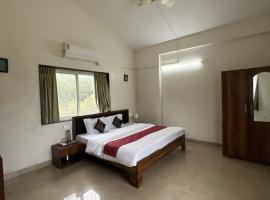 4Bhk lake view lavasa vila，位于Dasave的酒店