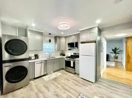 Cozy 3-Beds in 2-Bedrooms Apartment Near Quincy Adams