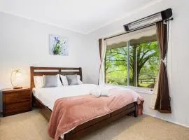 4BR2BA Farmhouse Private Deck Shared Games Room H2