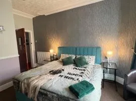 The Lynbar Hotel