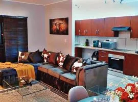 Malaika Luxurious Crib, Jackal Creek Golf Estate, Northriding