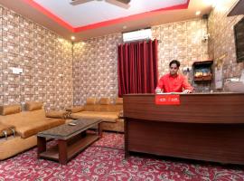 Hotel O RR Villa，位于Manī Mājra的酒店