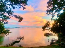Soul Beach Lake House，位于Chapin的酒店
