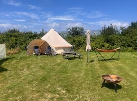 Langø Fjordglamping Telt NR 4，位于纳克斯考的酒店