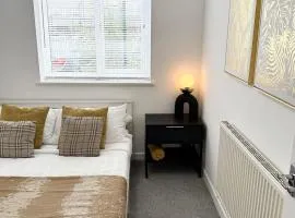 Stylish 1BR Flat in Central Newport