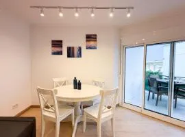 104 - Beachside Renovated 1BR apt 5 min from Beach