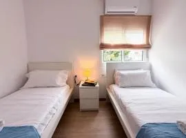 105 - Beachside Renovated 1BR apt 5 min from Beach