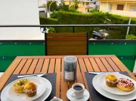 106 - Beachside Renovated 1BR apt 5 min from Beach
