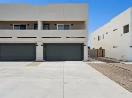 Luxury Apt Centrally Located