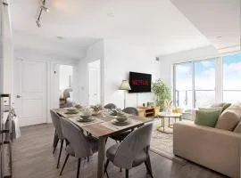 Luxury & Modern Suite - Right by Dundas Square