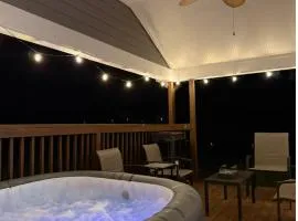 The Soak Haus Hot Tub Retreat 25 Min to ATL