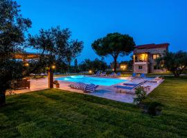 Mediterraneo Luxury Suites Halkidiki，位于沃尔沃罗的海滩短租房