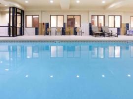 Holiday Inn Express Hotel & Suites Lamar By IHG，位于Lamar的酒店