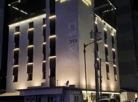 H Avenue Hotel
