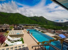 - Hotel Luxor --- Chanchamayo ---，位于拉梅尔塞的酒店