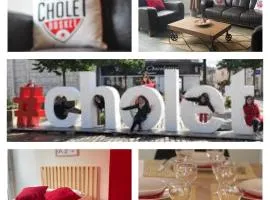 AU CHOLETAIS - APPARTEMENT 50m2 DECO ORIGINALE - HYPER CENTRE - 24 MN PARC DU PUY DUFOU