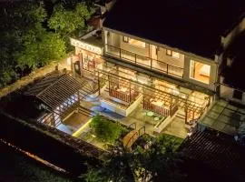 Huangshan Hongcun Weizhashan Xunxi Hotel
