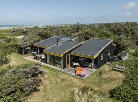 Large bright summerhouse with sea view and close to the ocean，位于伦斯楚普的酒店