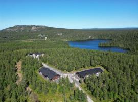 Kotomänty 1 - Huippusijainti ulkoiluun - sisältää siivouksen, wifi，位于鲁卡的酒店