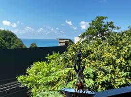 Green Azure - მწვანე ლაჟვარდი，位于Kvariat'i的酒店