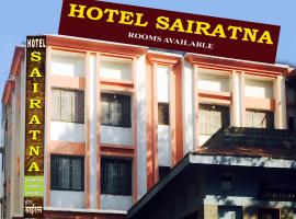 SAIRATNA HOTEL only 1 minute distance from sai temple，位于舍地的酒店