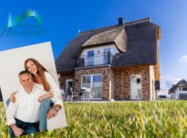 Reethaus Nordlicht - Wellness mit Meerblick，位于德兰斯克的乡村别墅