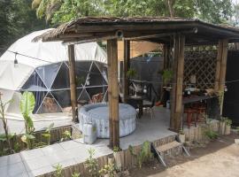 Bambuk Bio Dome Uvita beach front，位于乌维塔的酒店