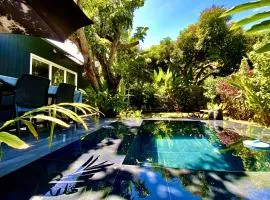Tiny house with pool near Vaiava beach