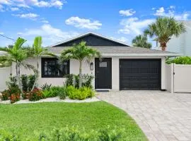 Luxury Home 6 Blocks From Flagler Ave & Beach Access Across the Street