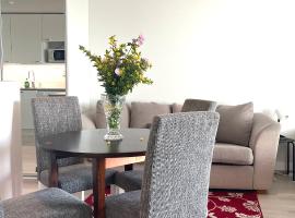 Cozy&Comfy 2BR Brand New Home near Metro，位于埃斯波的酒店