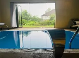 Family apartment with pool & garden view