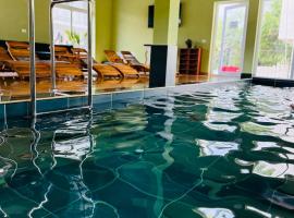 Green Hill Villa & SPA，位于克利默内什蒂的Spa酒店