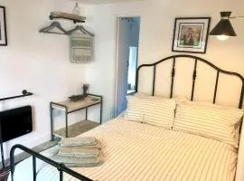 Cosy one bed studio apartment in the heart of Belper