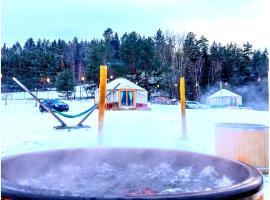 Glamping Niebiańska Osada Jurty Dolnośląskie，位于波兰尼卡-兹德鲁伊的豪华帐篷营地