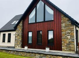 Switha - Luxury home in Stromness, Orkney with outstanding views and hot tub，位于奥克尼的酒店