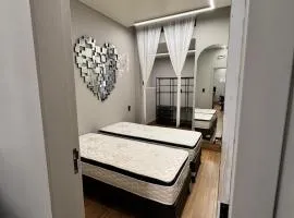 Apt novo no centro com garagem, ar condicionado, perto de tudo que você precisa