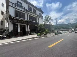 张家界畔山驿栈