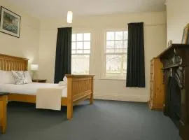 Comfy Apartment with carpark 2 minutes to CBD