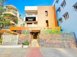 Super Townhouse Seethammadhara Junction Formerly Vijaya Residency，位于Rasapūdipalem的酒店