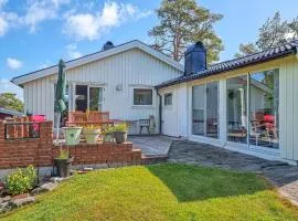 Amazing Home In Höviksnäs With Wifi