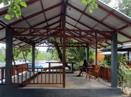 Bunaken Sunrise Beach，位于美娜多的酒店