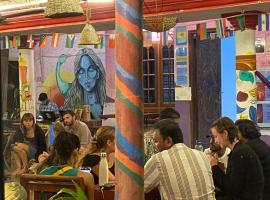 HostelExp, Varkala - A Beach Town Hostel，位于瓦尔卡拉的酒店