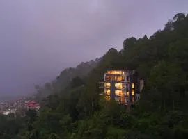 Pristine Pines by VEO - Part of StayVista Cozy stays at Kasauli 2BR 4BR