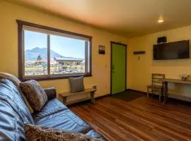 Lovely Tiny Cabin Close to Yellowstone with Incredible Mountain Views in Emigrant, Montana