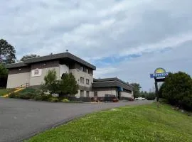 德卢斯湖畔漫步戴斯酒店